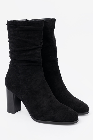 cor preta botas com top babado