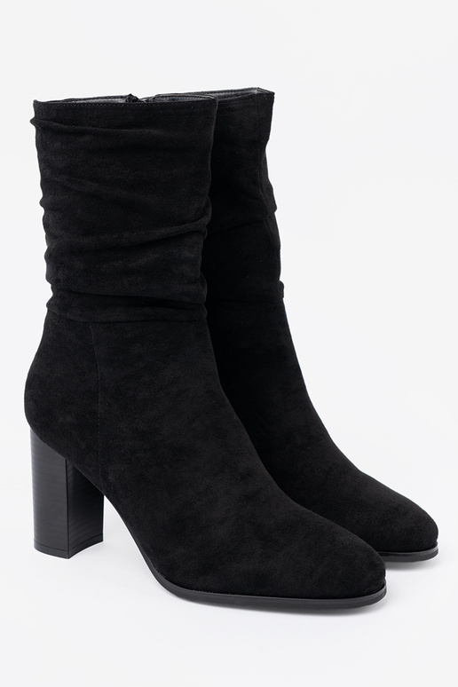 cor preta botas com top babado