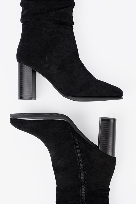 cor preta botas com top babado