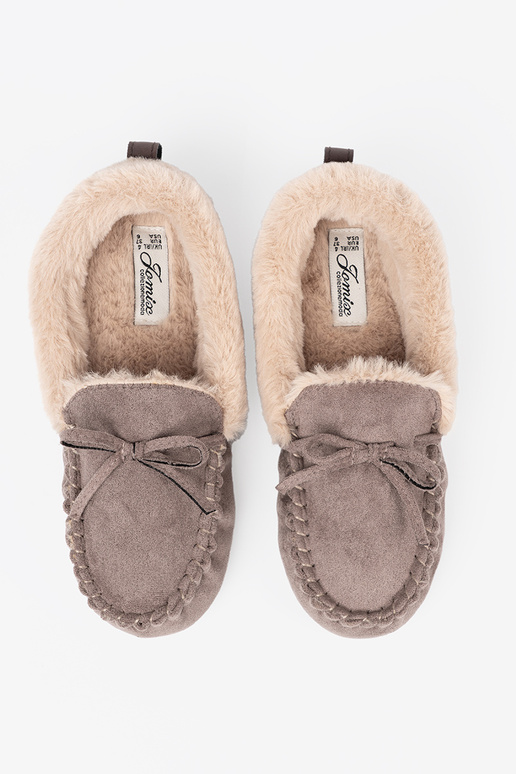 bege kapcie com um arco i puszystym Paranętrzem typu mocassins