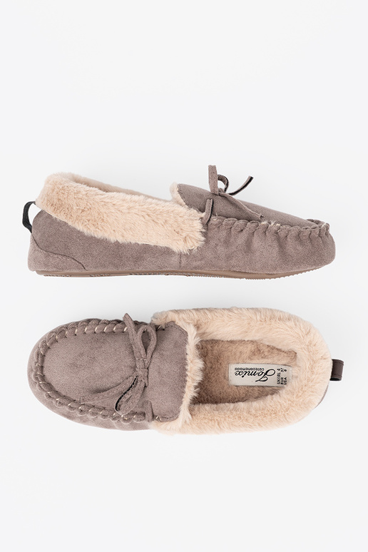 bege kapcie com um arco i puszystym Paranętrzem typu mocassins