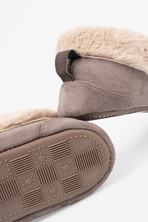 bege kapcie com um arco i puszystym Paranętrzem typu mocassins