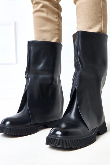 Botins pretos com cano...