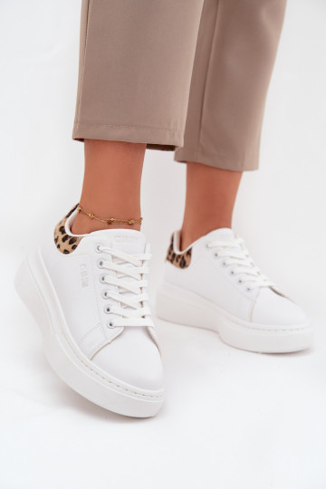Tênis femininos brancos estilo sneakers com plataforma Big Star SS274247 e estampa de pele de leopardo 2