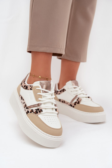 Tênis femininos brancos e na cor areia estilo sneakers com plataforma Big Star SS274357 e estampa de pele de leopardo