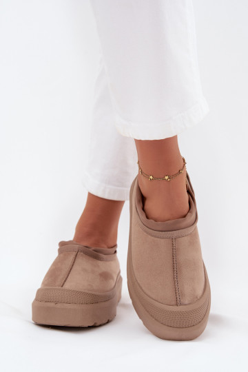 Botas femininas de neve com plataforma e parte superior baixa na cor areia Izamine