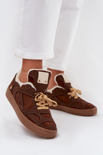 À modalo de tênis Feminino com uma plataforma aquecimento com pelo por dentro cor marrom Solvia