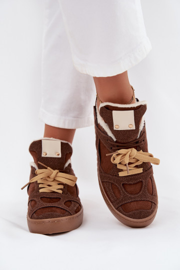 À modalo de tênis Feminino com uma plataforma aquecimento com pelo por dentro cor marrom Solvia 2