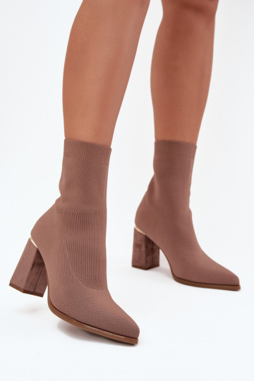 Botas femininas de slip-on na cor bege Virelle