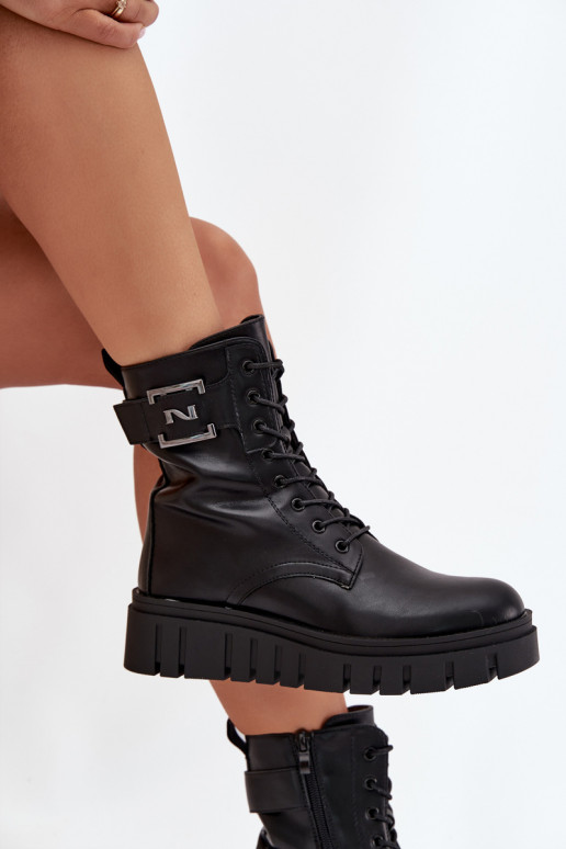 Botas femininas com uma plataforma Com decorações Detalem aquecimento cor preta Lyrana Botas femininas com uma plataforma Com decorações Detalem aquecimento cor preta Lyrana