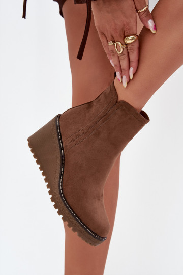 aquecimento Botas Em uma cunhade camurça ecológicau cor marrom Tem que servona 2