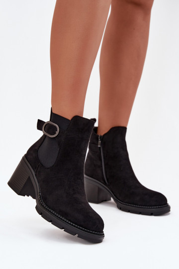 Botas femininas de cano curto forradas decoradas com fivelas cor preta Melara 2