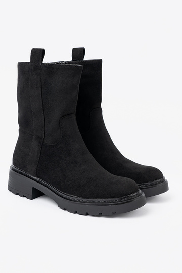 À moda sapato no tornozelo z grubą, czarną podeszParaą