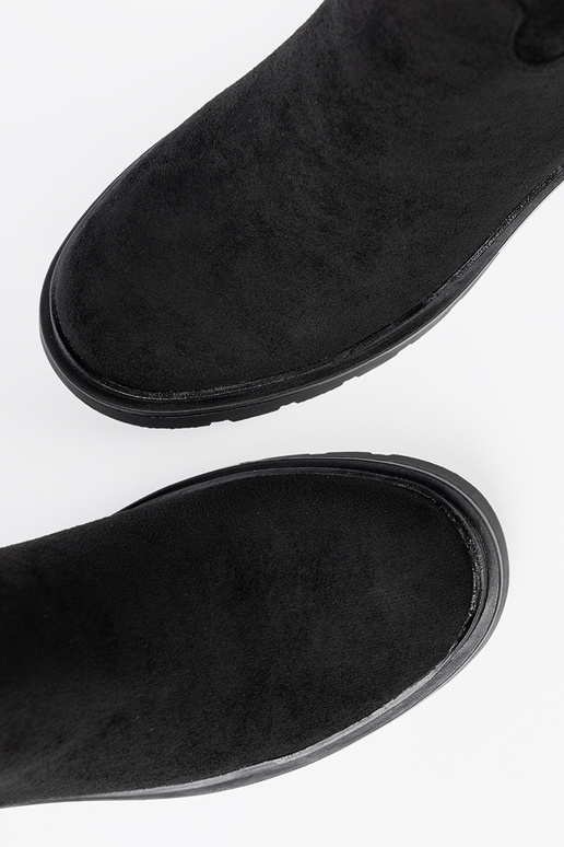 À moda sapato no tornozelo z grubą, czarną podeszParaą