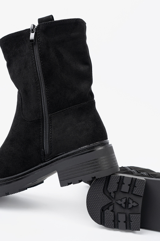 À moda sapato no tornozelo z grubą, czarną podeszParaą