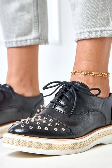 Botas femininas de cano curto com tachinhas Kamira