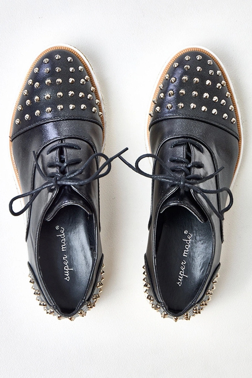 Botas femininas de cano curto com... Botas femininas de cano curto com...