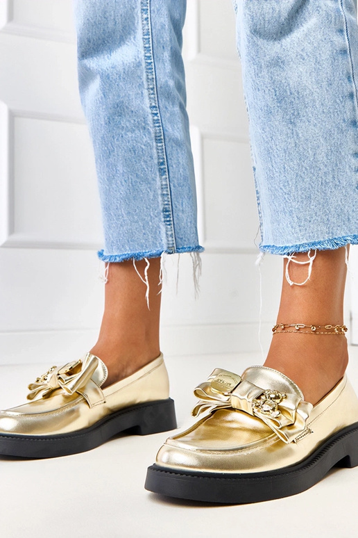 Mocassins dourados com laço e ursinho... Mocassins dourados com laço e ursinho...