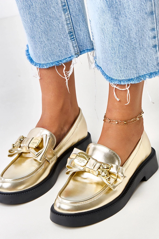 Mocassins dourados com laço e ursinho... Mocassins dourados com laço e ursinho...