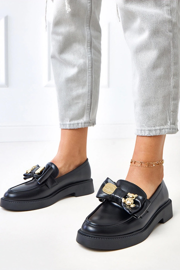 Mocassins pretos com laço e...