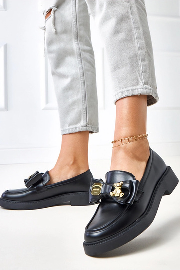 Mocassins pretos com laço e... 2