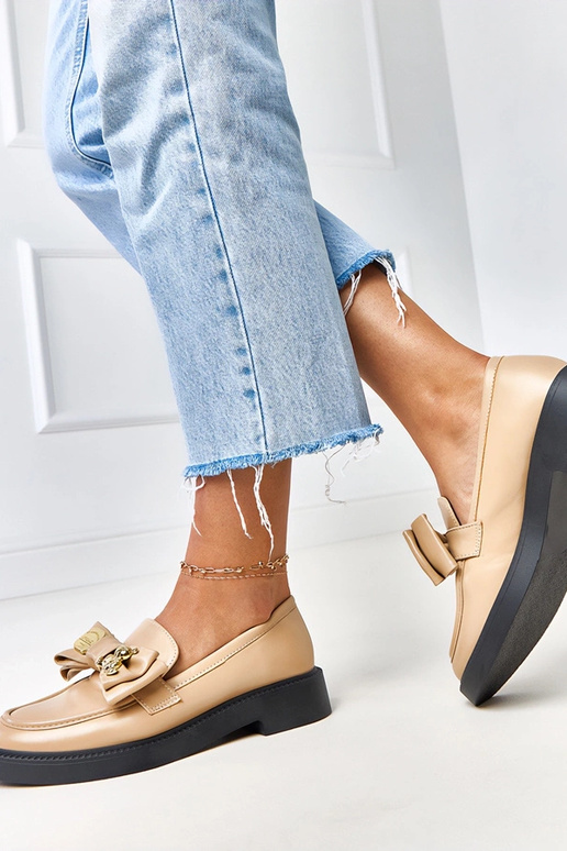 Mocassins cor areia com laço e... Mocassins cor areia com laço e...