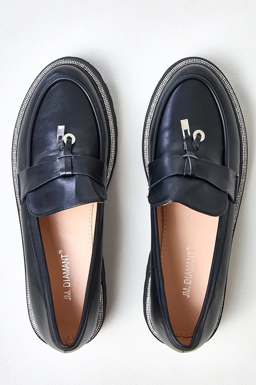 Mocassins pretos com adornos e...