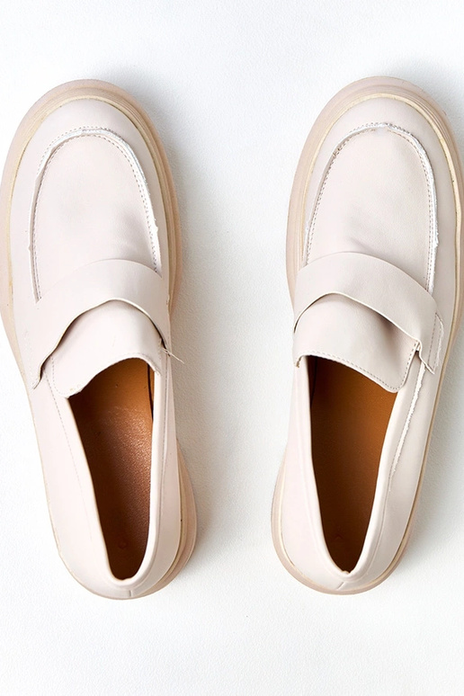 Mocassins bege de couro sintético... Mocassins bege de couro sintético...