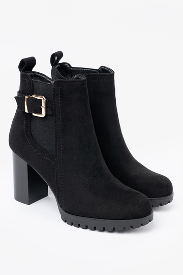 cor preta botas com fivela decorativa