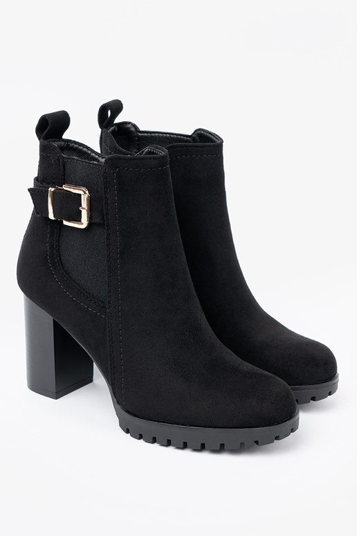 cor preta botas com fivela decorativa