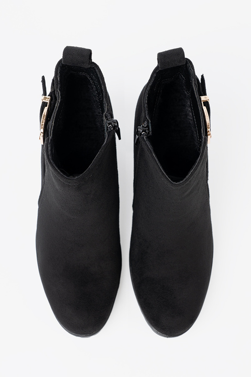 cor preta botas com fivela decorativa