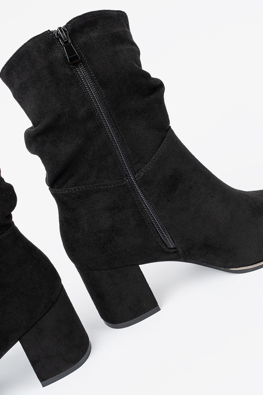 Botas de camurça cor preta z eleganckim marszczeniem