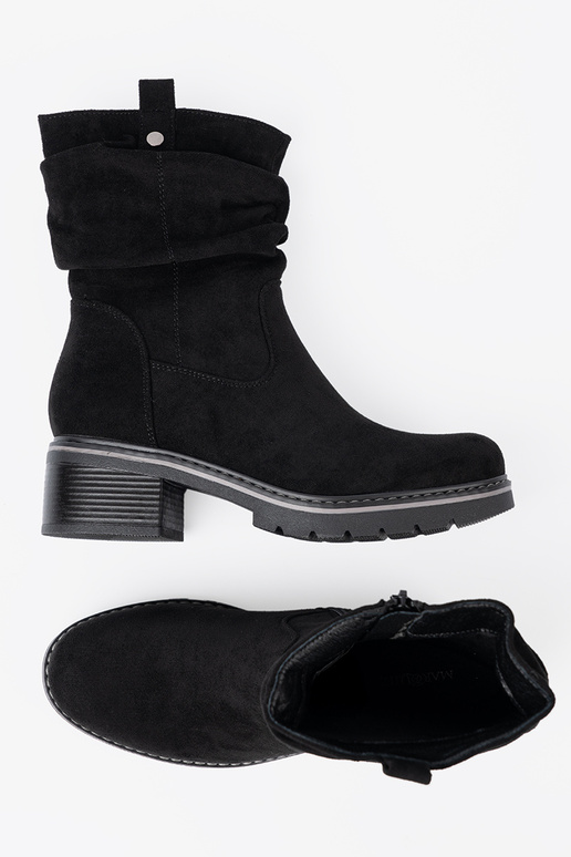 Botas femininas cor preta z ozdobnym marszczeniem