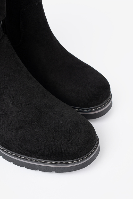 Botas femininas cor preta z ozdobnym marszczeniem