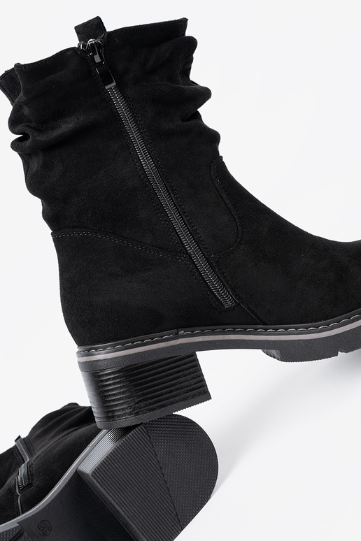 Botas femininas cor preta z ozdobnym marszczeniem