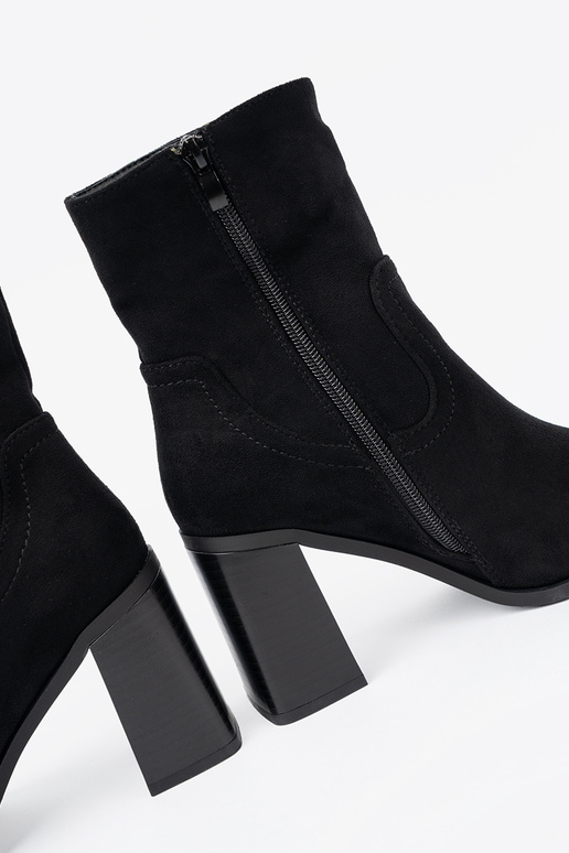 cor preta sapato de salto alto o klasycznym kroju