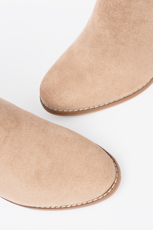 Estilo elegante sapato bege com fivela decorativa