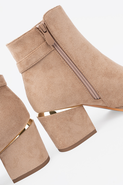 Estilo elegante sapato bege com fivela decorativa