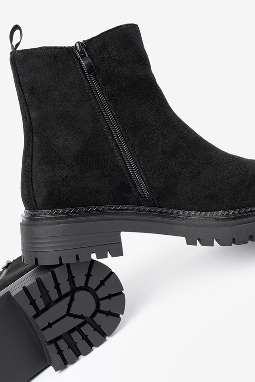 À modalo clássico cor preta sapato em uma sola grossa