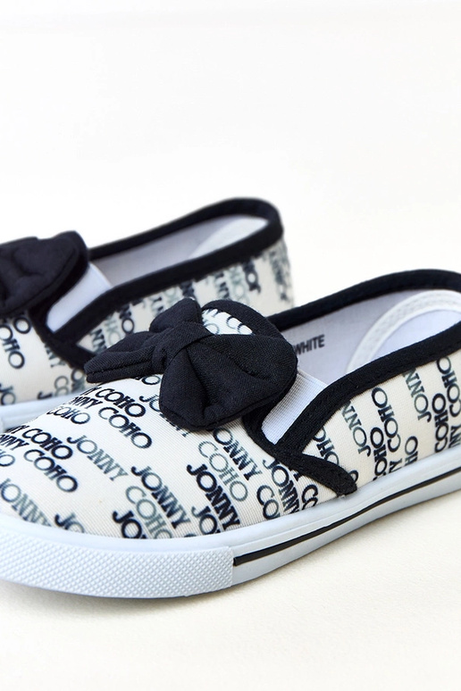 Ténis brancos para crianças com laço... Ténis brancos para crianças com laço...