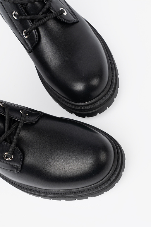 cor preta botas de montaria altas com acabamento metálico