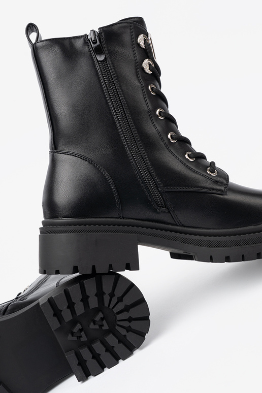 cor preta botas de montaria altas com acabamento metálico