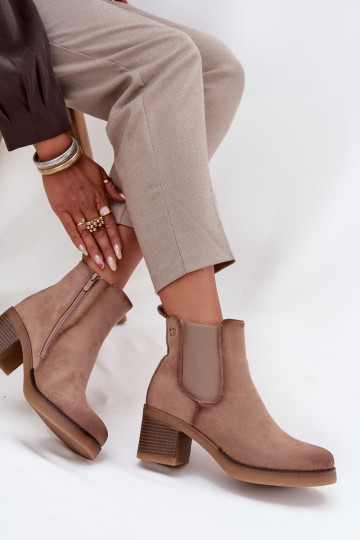 Botas femininas aquecidas em tom areia com salto Zelia