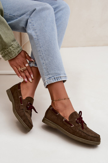 sapato mocassins femininos com detalhes elegantes cor cáqui Calivra