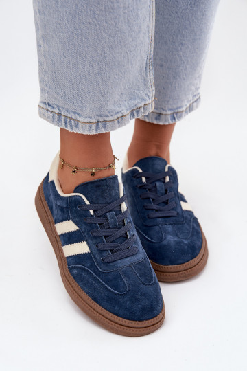 À modalo de tênis Feminino de camurça com uma plataforma azul escuro Sylviona