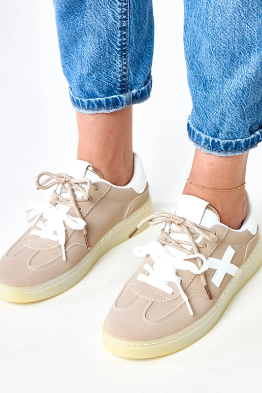 Tênis marrons com plataforma e... Tênis marrons com plataforma e...