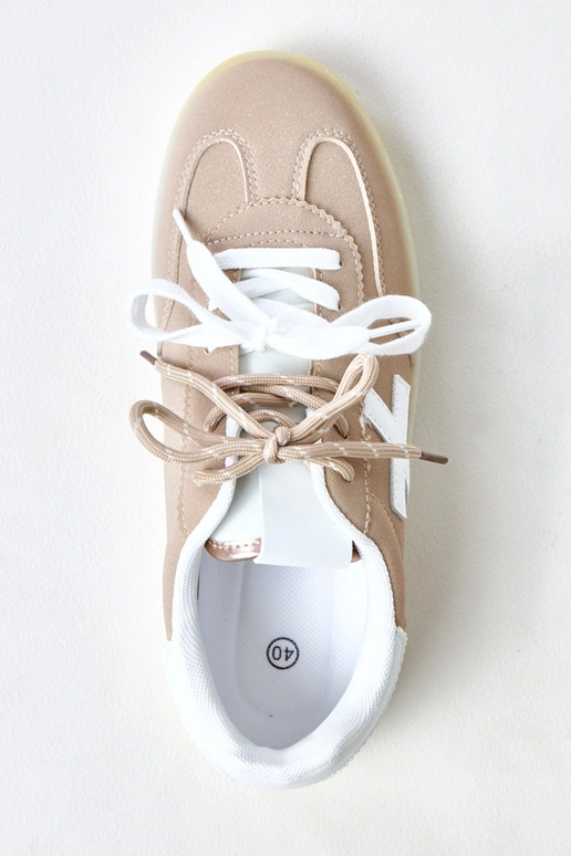 Tênis marrons com plataforma e... Tênis marrons com plataforma e...