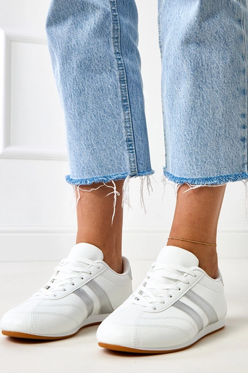 Tênis brancos tipo tênis de...