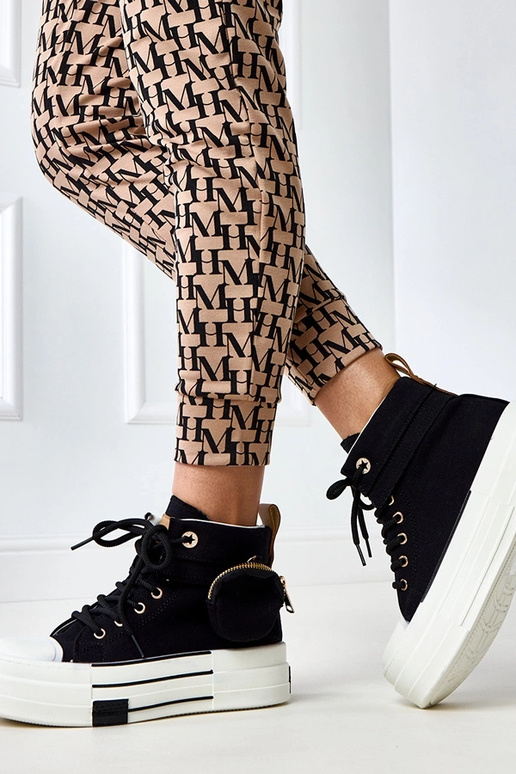 Tênis altos pretos com plataforma e... Tênis altos pretos com plataforma e...