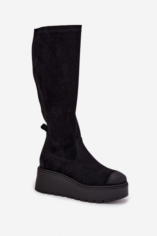 botas femininas Contra a estrada com uma plataforma I Koturnie Vinceza 58342 cor preta